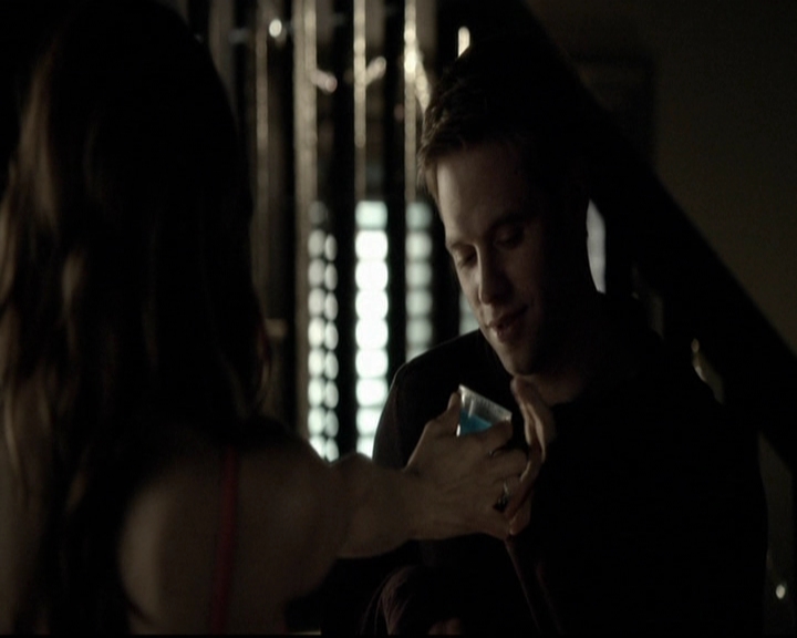 VampireDiariesWorld-dot-org_5x08DeadManOnCampus1439.jpg