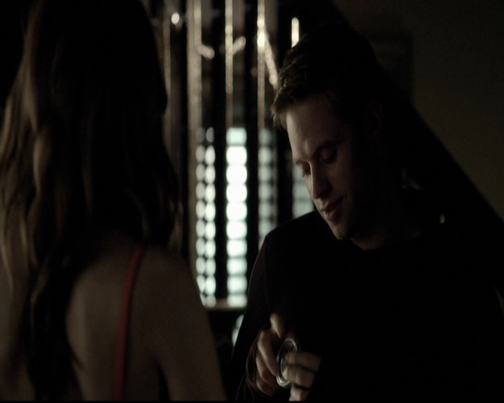 VampireDiariesWorld-dot-org_5x08DeadManOnCampus1440.jpg