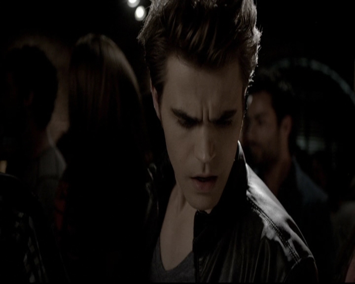 VampireDiariesWorld-dot-org_5x08DeadManOnCampus1555.jpg