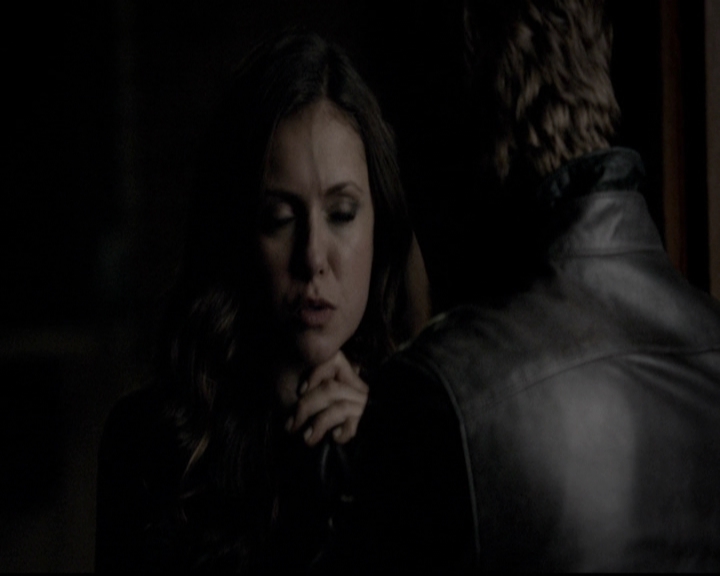 VampireDiariesWorld-dot-org_5x08DeadManOnCampus1602.jpg