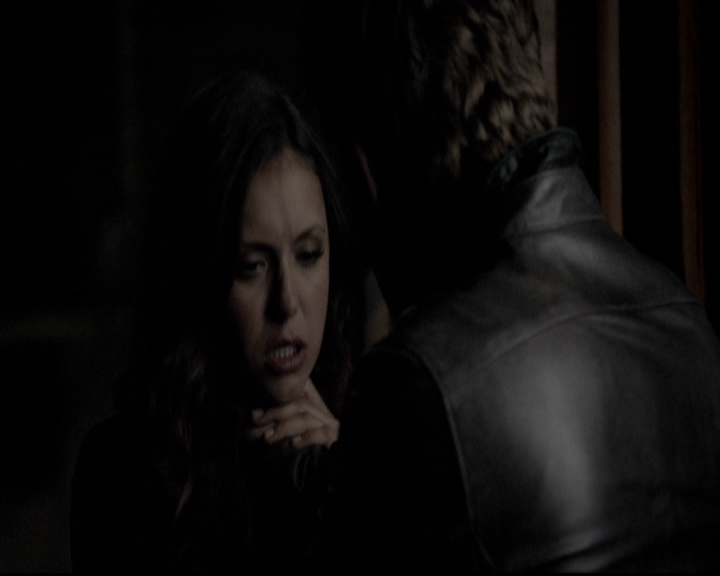 VampireDiariesWorld-dot-org_5x08DeadManOnCampus1604.jpg