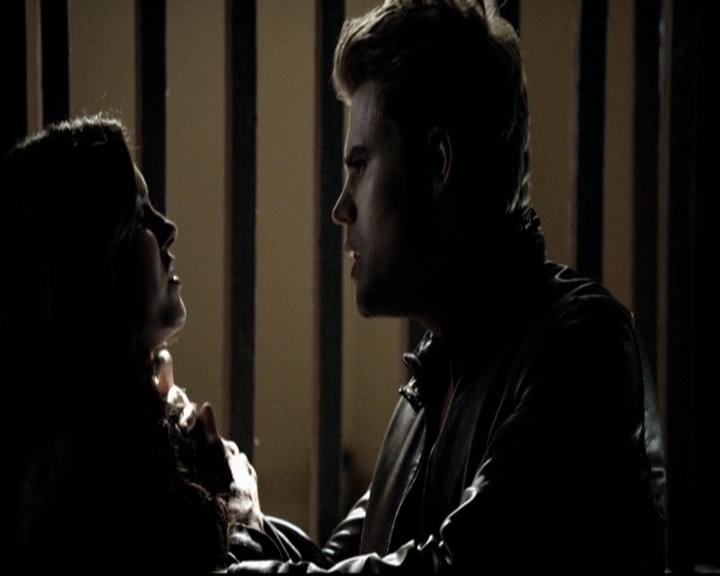 VampireDiariesWorld-dot-org_5x08DeadManOnCampus1610.jpg