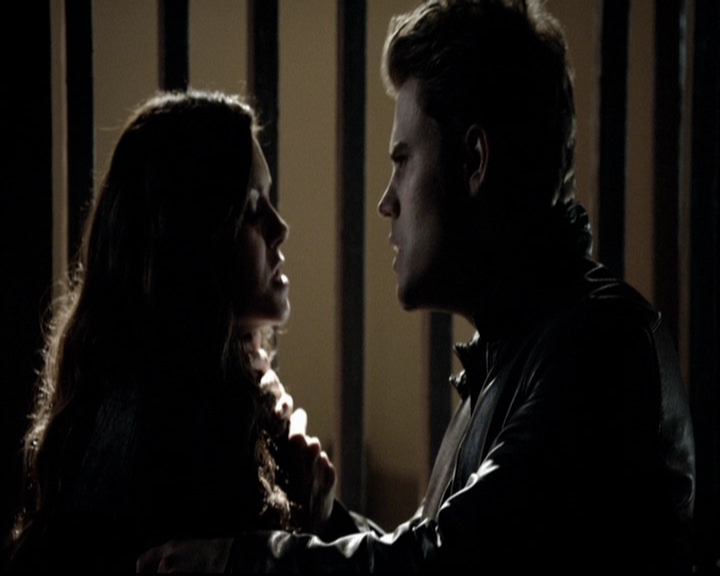 VampireDiariesWorld-dot-org_5x08DeadManOnCampus1611.jpg