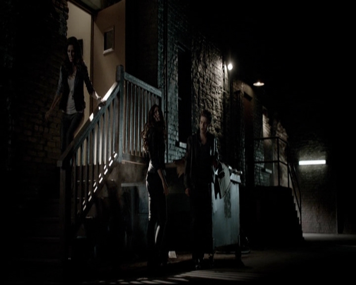 VampireDiariesWorld-dot-org_5x08DeadManOnCampus1652.jpg