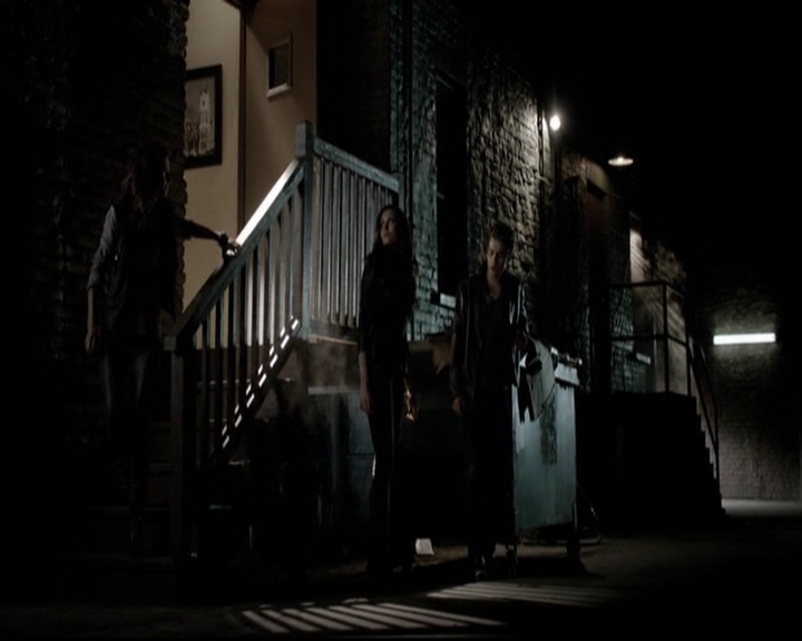 VampireDiariesWorld-dot-org_5x08DeadManOnCampus1653.jpg