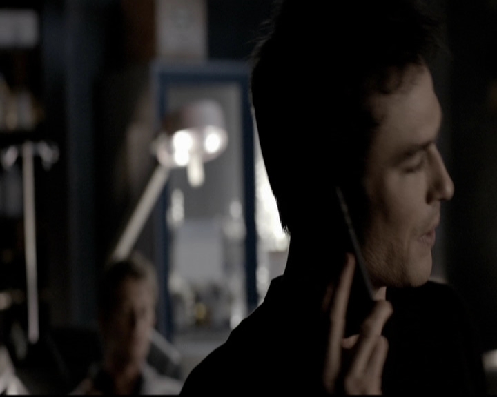 VampireDiariesWorld-dot-org_5x08DeadManOnCampus1676.jpg