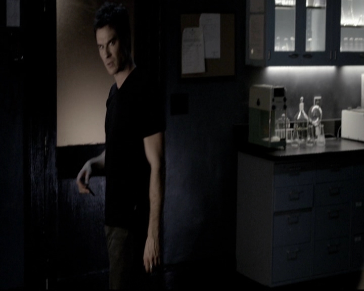 VampireDiariesWorld-dot-org_5x08DeadManOnCampus1695.jpg