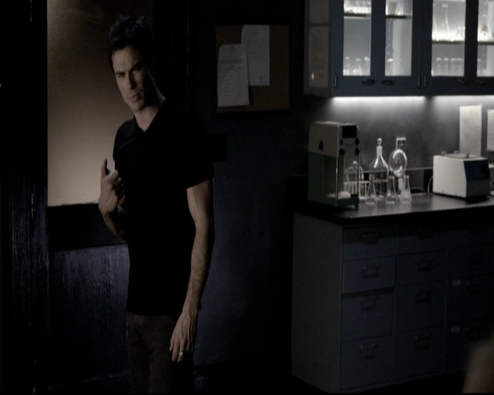 VampireDiariesWorld-dot-org_5x08DeadManOnCampus1697.jpg