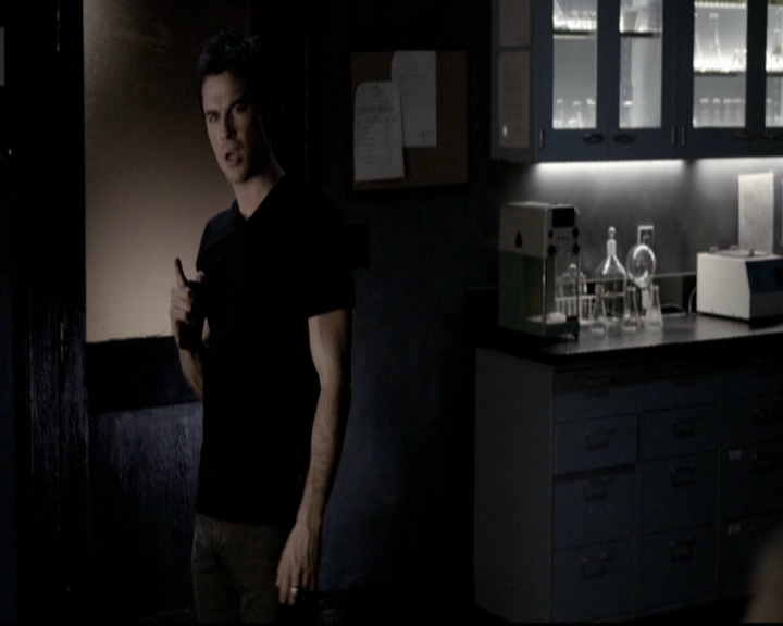 VampireDiariesWorld-dot-org_5x08DeadManOnCampus1698.jpg