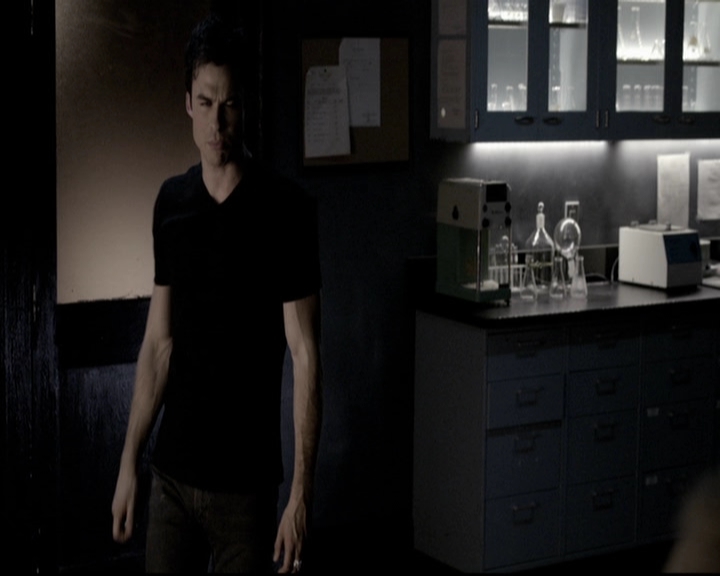 VampireDiariesWorld-dot-org_5x08DeadManOnCampus1699.jpg