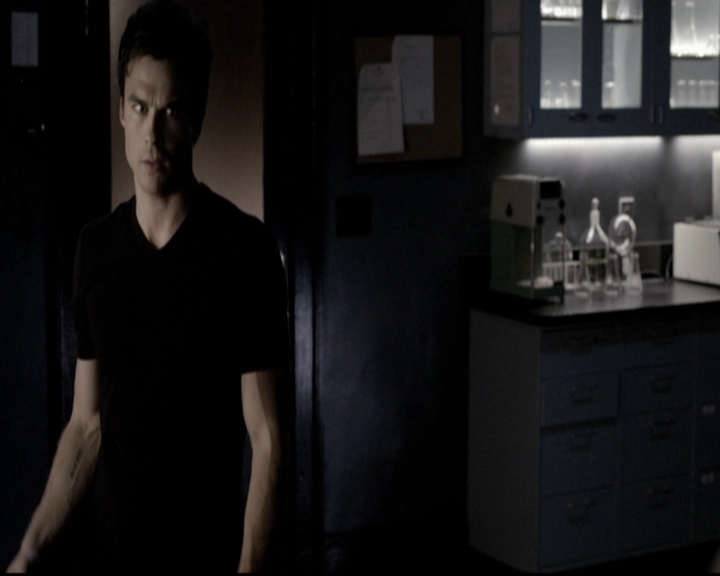 VampireDiariesWorld-dot-org_5x08DeadManOnCampus1701.jpg