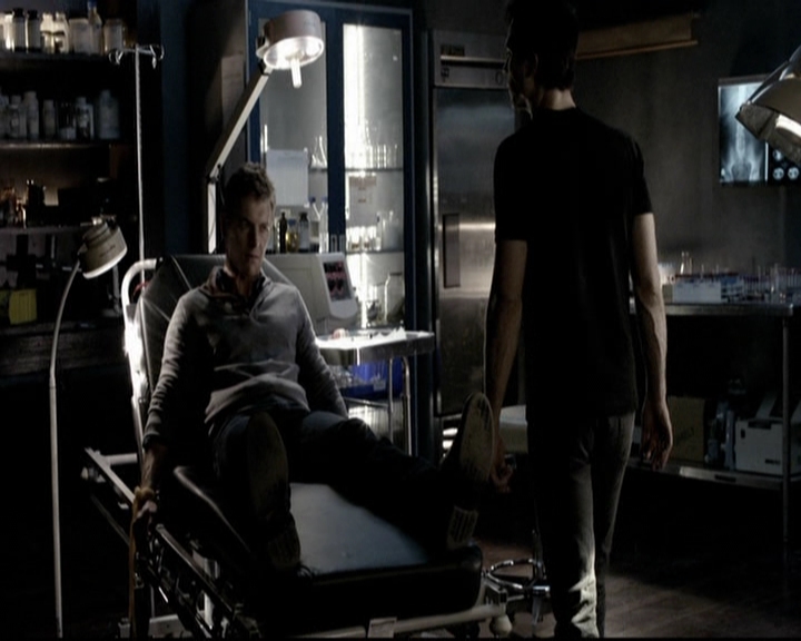 VampireDiariesWorld-dot-org_5x08DeadManOnCampus1703.jpg