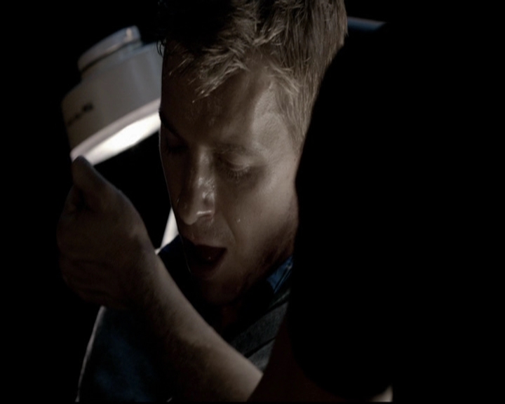 VampireDiariesWorld-dot-org_5x08DeadManOnCampus1718.jpg