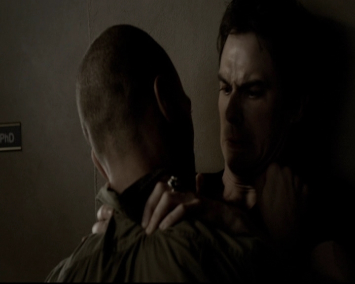 VampireDiariesWorld-dot-org_5x08DeadManOnCampus1750.jpg