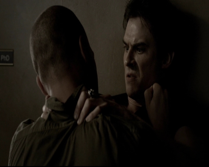 VampireDiariesWorld-dot-org_5x08DeadManOnCampus1753.jpg