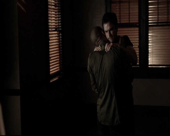 VampireDiariesWorld-dot-org_5x08DeadManOnCampus1763.jpg