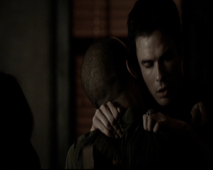 VampireDiariesWorld-dot-org_5x08DeadManOnCampus1769.jpg