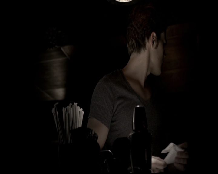 VampireDiariesWorld-dot-org_5x08DeadManOnCampus1863.jpg