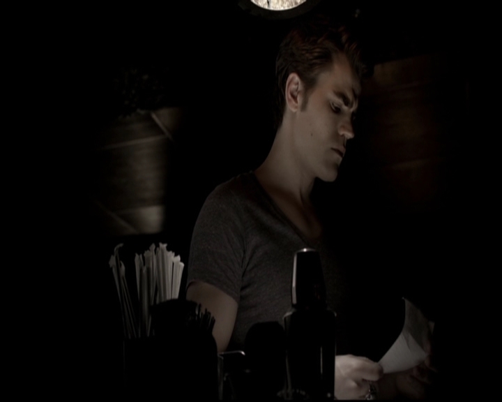 VampireDiariesWorld-dot-org_5x08DeadManOnCampus1865.jpg