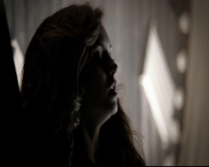 VampireDiariesWorld-dot-org_5x08DeadManOnCampus1890.jpg