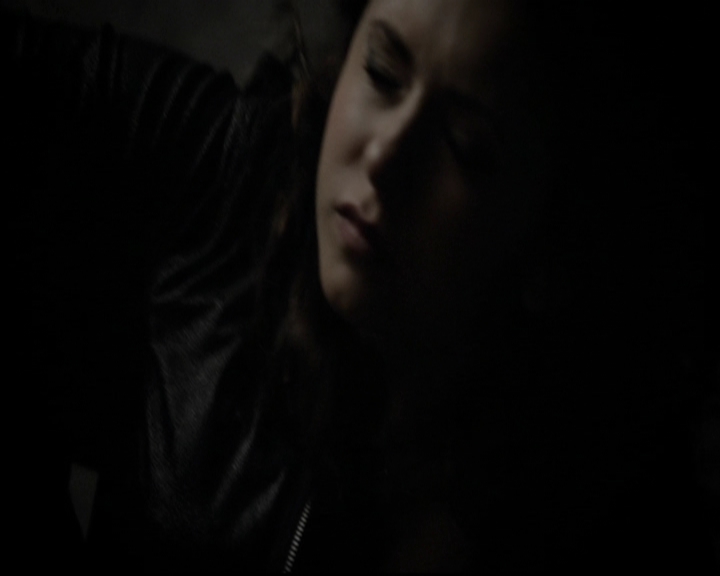 VampireDiariesWorld-dot-org_5x08DeadManOnCampus1908.jpg