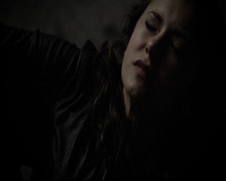 VampireDiariesWorld-dot-org_5x08DeadManOnCampus1909.jpg