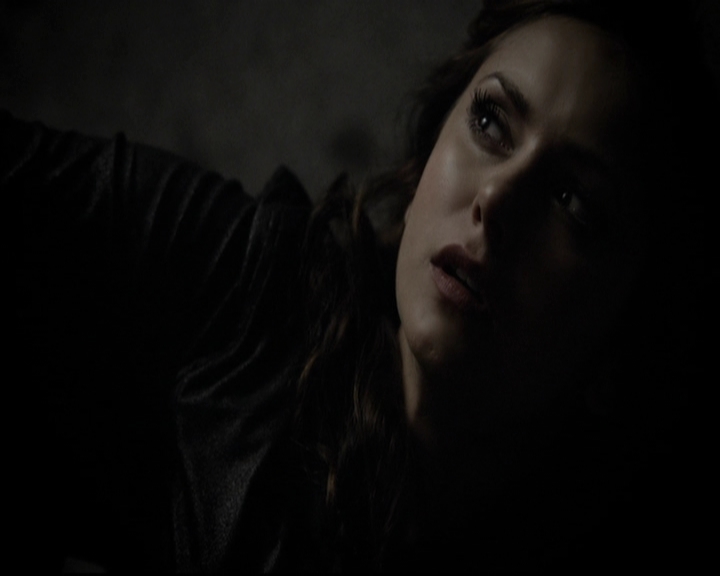 VampireDiariesWorld-dot-org_5x08DeadManOnCampus1911.jpg