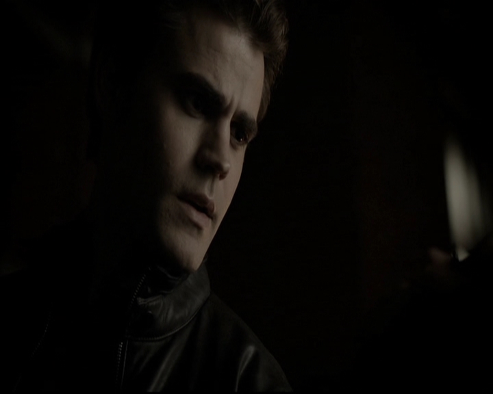 VampireDiariesWorld-dot-org_5x08DeadManOnCampus1914.jpg