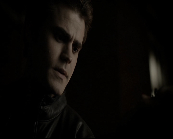 VampireDiariesWorld-dot-org_5x08DeadManOnCampus1915.jpg