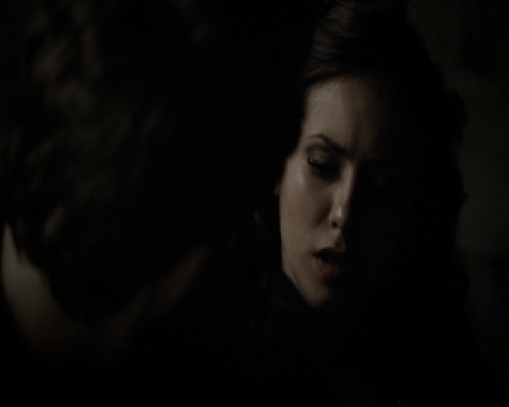 VampireDiariesWorld-dot-org_5x08DeadManOnCampus1916.jpg