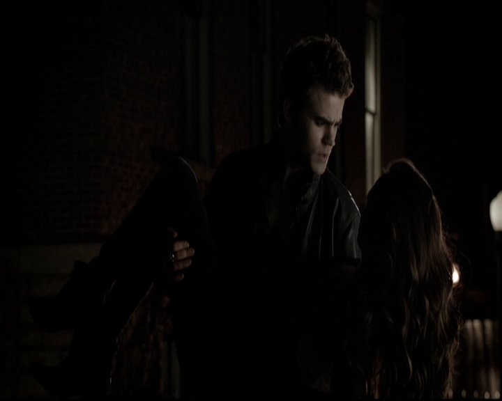 VampireDiariesWorld-dot-org_5x08DeadManOnCampus1919.jpg