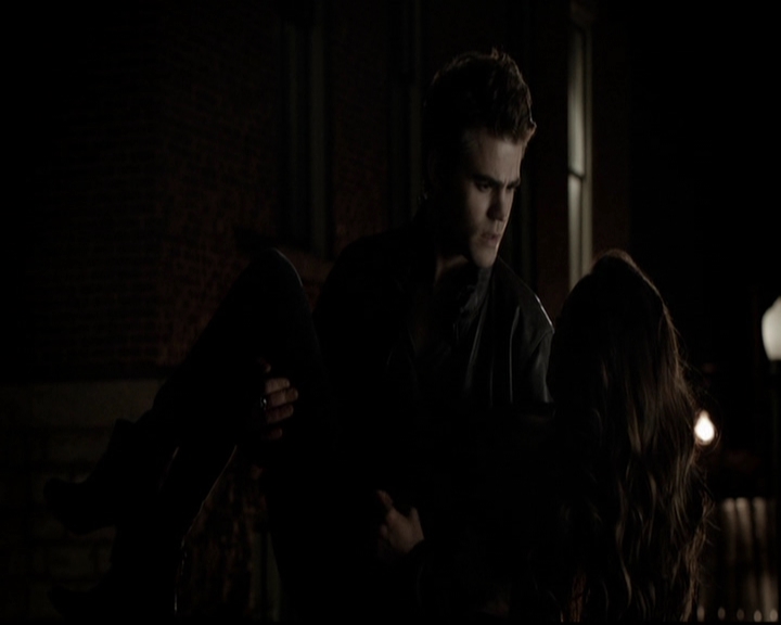 VampireDiariesWorld-dot-org_5x08DeadManOnCampus1920.jpg