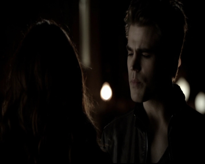 VampireDiariesWorld-dot-org_5x08DeadManOnCampus1936.jpg