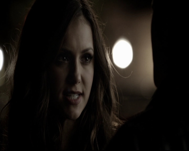 VampireDiariesWorld-dot-org_5x08DeadManOnCampus1952.jpg