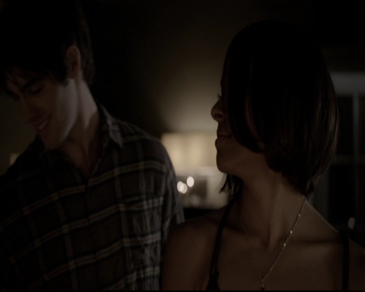 VampireDiariesWorld-dot-org_5x08DeadManOnCampus2005.jpg