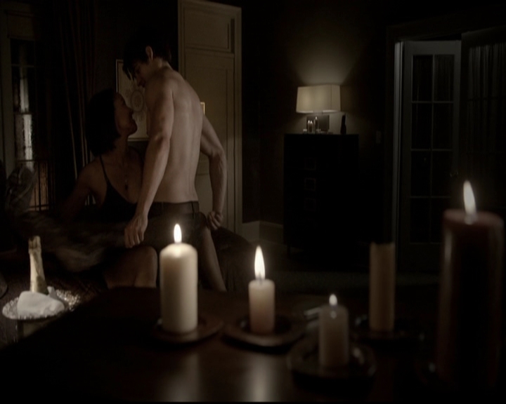 VampireDiariesWorld-dot-org_5x08DeadManOnCampus2027.jpg