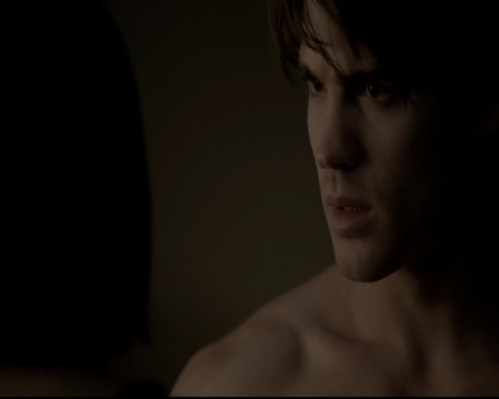 VampireDiariesWorld-dot-org_5x08DeadManOnCampus2063.jpg