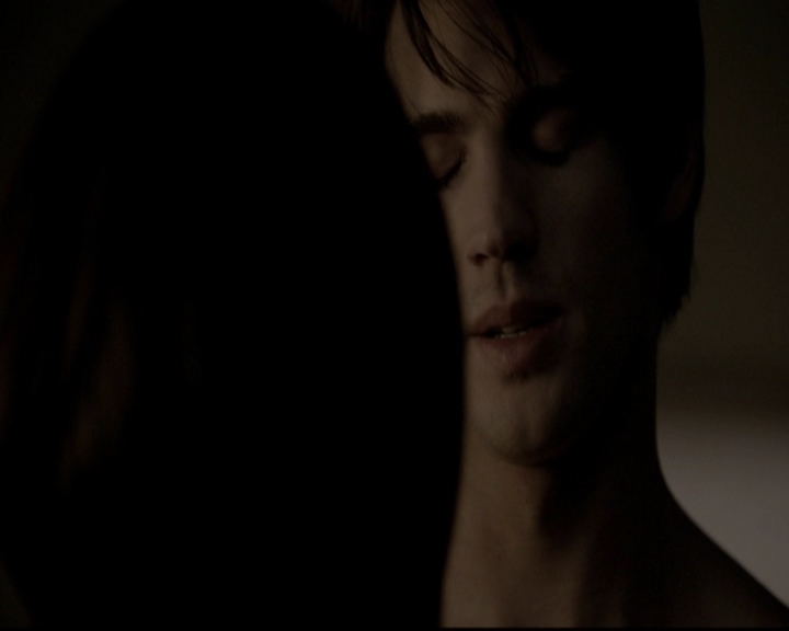 VampireDiariesWorld-dot-org_5x08DeadManOnCampus2096.jpg