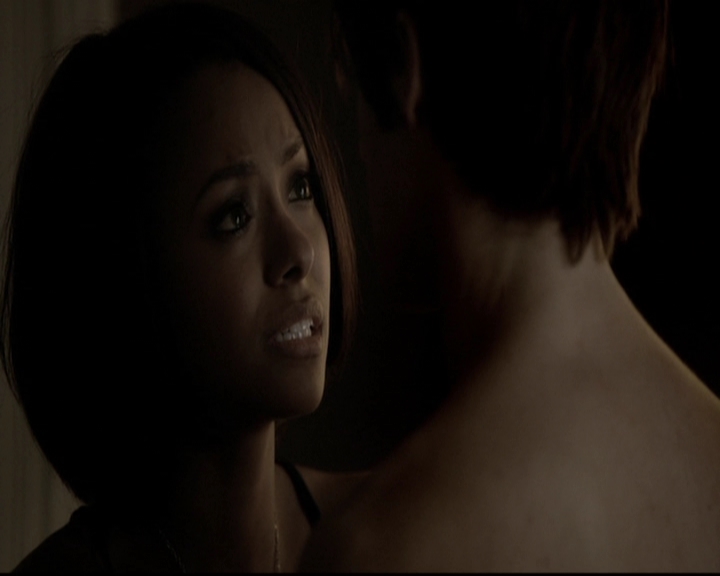 VampireDiariesWorld-dot-org_5x08DeadManOnCampus2098.jpg