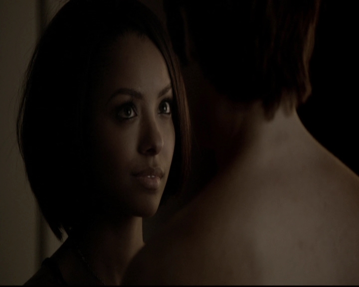 VampireDiariesWorld-dot-org_5x08DeadManOnCampus2099.jpg