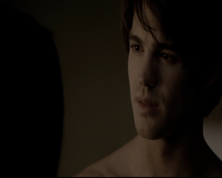 VampireDiariesWorld-dot-org_5x08DeadManOnCampus2101.jpg