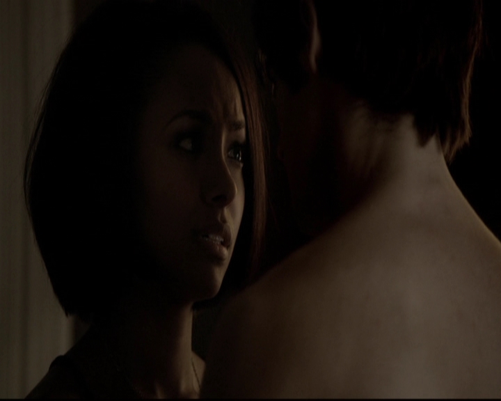 VampireDiariesWorld-dot-org_5x08DeadManOnCampus2102.jpg