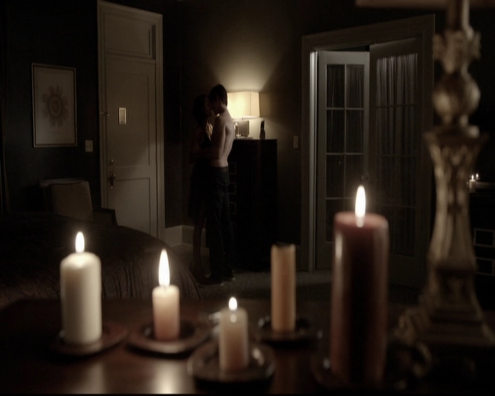 VampireDiariesWorld-dot-org_5x08DeadManOnCampus2103.jpg