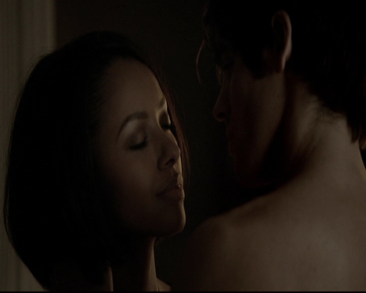 VampireDiariesWorld-dot-org_5x08DeadManOnCampus2111.jpg