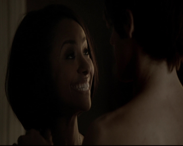 VampireDiariesWorld-dot-org_5x08DeadManOnCampus2112.jpg