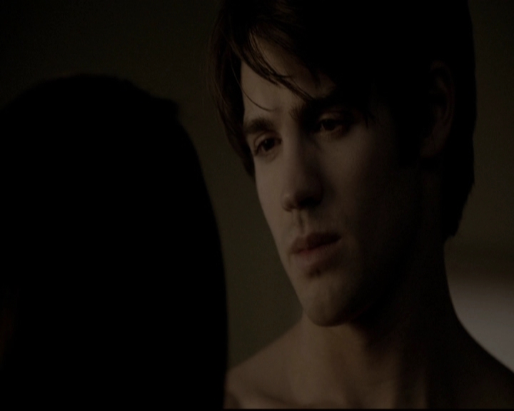 VampireDiariesWorld-dot-org_5x08DeadManOnCampus2113.jpg