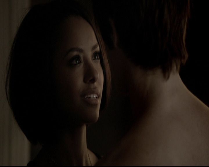 VampireDiariesWorld-dot-org_5x08DeadManOnCampus2116.jpg