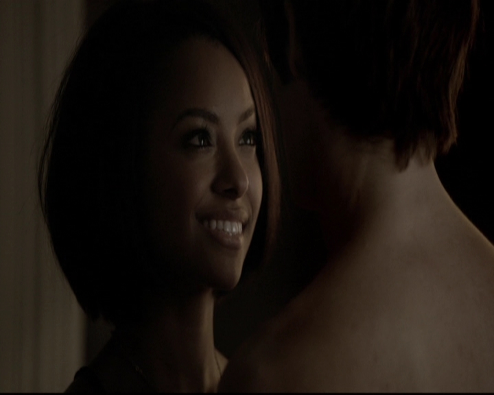 VampireDiariesWorld-dot-org_5x08DeadManOnCampus2120.jpg