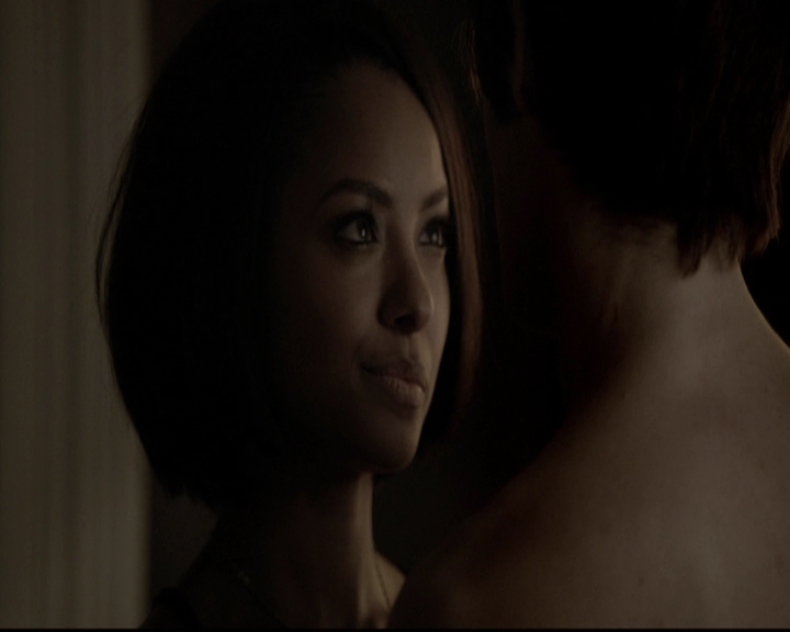 VampireDiariesWorld-dot-org_5x08DeadManOnCampus2122.jpg