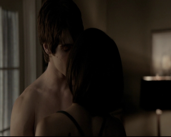 VampireDiariesWorld-dot-org_5x08DeadManOnCampus2124.jpg